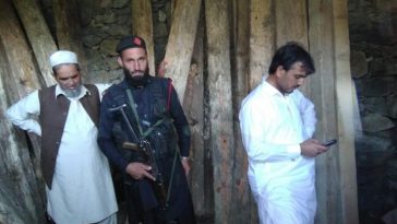 اے سی خوازہ خیلہ آصِف علی کا میاندم کے منظم لکڑی سمگلروں کے خلاف کارروائی، لاکھوں روپے مالیت کی لکڑی