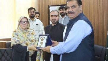 Deputy Commissioner Swat Saqib Raza Aslam is presenting shield to the Dy. Director, Pakistan Provinc