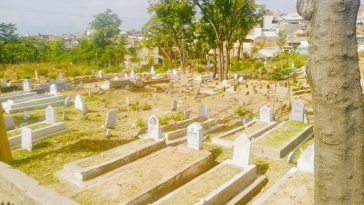 CLEANLINESS DRIVE AT GRAVEYARDS.