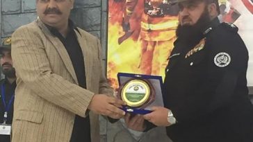 On World Civil Defence Day volunteers and general public in Swat pledging solidarity with Pak Army.