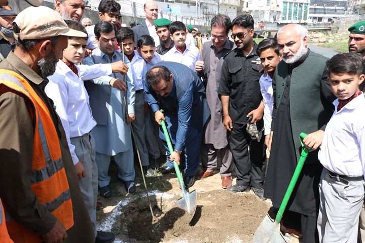 کل 9 ' اپریل کلین اینڈ گرین پاکستان' مہم کے تحت ضلعی انتظامیہ کے زیراہتمام مختلف جگہوں میں صفائی وشج