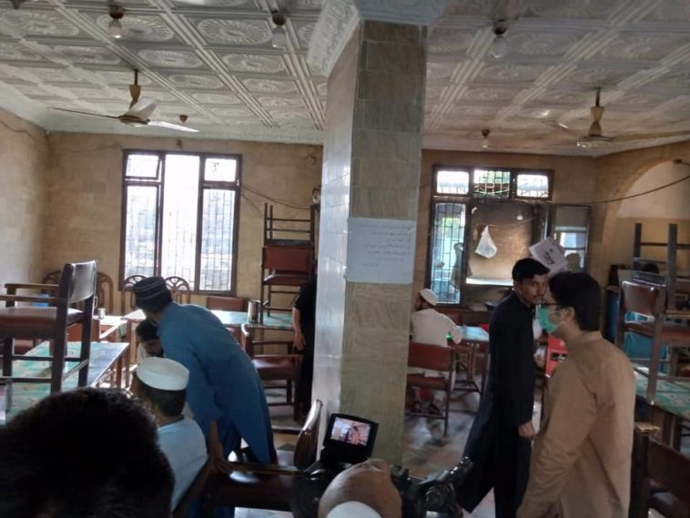 ڈی سی سوات کے حکم پر اے سی بابوزئی عامر علی شاہ نے مینگورہ میں SOPs کے خلوف ورزی پر 5 دکانوں کو سیک