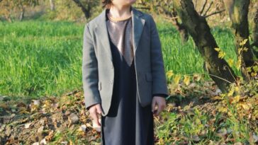 ‏لکه ونه مستقیم په خپل مقام یم
که خزان راباندې راشــــي که بهار
Colours of Autum
