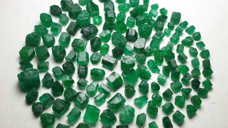 Facet Grade Swat EmeraldsWeight : 300 Carats
Sizes : 1 to 9 Carats
Payment