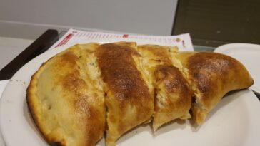 Calzone pizza one of the best recipe
.
.
.
.