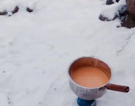 Tea and sea of snow.Located amid high mountains at a distance of about 14km f