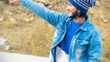 یہ بھی نہیں ک میرے بلانے سے آگیا
جب رہ نہیں سکتا تھا تو بہانے سے آگیا
