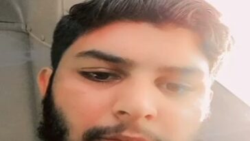 الفاظ  میں  کہاں  آتی  ہے  کیفیت  دِل  کی
محسوس  جو  ہوتا  ہے  بتایا  نہیں  جا