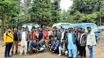 Staff of university of agriculture  on 3 days trip to
Group photo captured a
