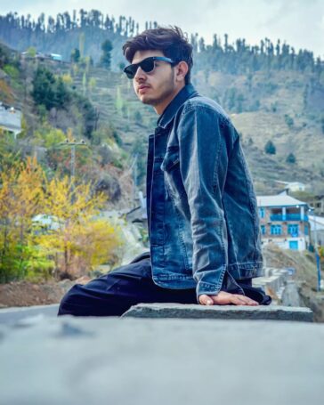 Somewhere on earth where No judging No comment Every soul has a peace
.
.
.
.
.