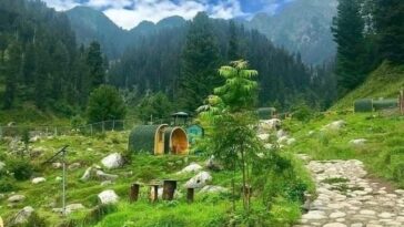گبین جبہ میڈوز، سوات ویلی۔۔
Gabin Jabba Camping Pods, Swat Valley.(ګبين جبه